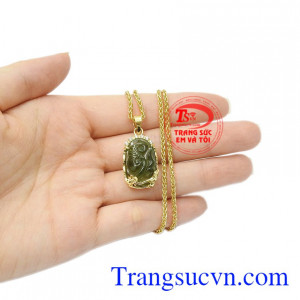 Với thiết kế sáng tạo, hợp phong thủy đem đến may mắn và tài lộc. Bộ trang sức tourmalin độc đáo