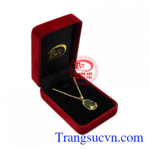 Đá tourmalin thiên nhiên giúp cải thiện sức khỏe người dùng, tăng cường trao đổi chất trong cơ thể. Bộ trang sức tourmalin độc đáo