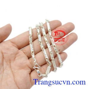 Hãy đến với trang sức Em và Tôi để lựa chọn những mẫu dây chuyền đẹp, mẫu mã mới nhất nhé.