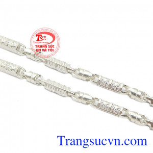 Nếu một cô gái dành tặng cho chàng trai mình yêu thương dây chuyền như ngầm muốn nói với người ấy rằng 