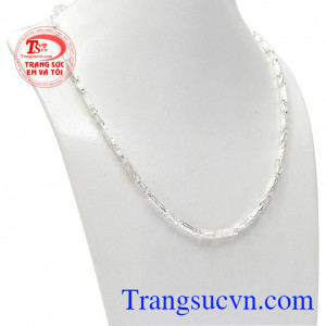 Dây chuyền bạc nam lộc phát là một thiết kế mới của Trang sức Em và Tôi. 