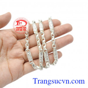 Sản phẩm có thể kết hợp cùng với các kiểu mặt dây bạc hoặc mặt dây đá quý bọc bạc. Dây chuyền bạc nam phong độ