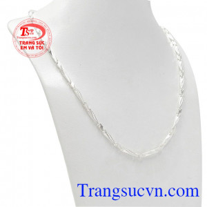 Dây chuyền bạc nam sức mạnh với thiết kế mới lạ, phong cách nam tính được rất nhiều khách hàng yêu thích. 