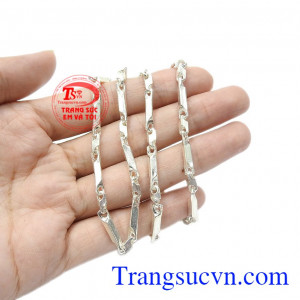 Chính vì vậy mà dây chuyền bạc luôn là trang sức được nhiều khách hàng ưa chuộng. Dây chuyền bạc nam tài tử