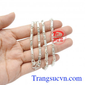 Dây chuyền bạc phá cách sự lựa chọn dành cho bạn.