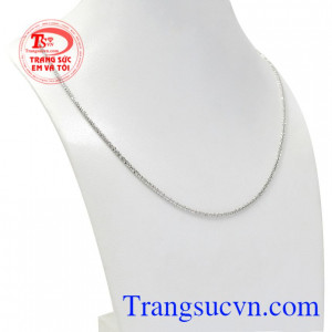 Từng đường nét tỉ mỉ, bắt sáng tạo nên vẻ đẹp xinh xắn, giúp các nàng tự tin tỏa sáng.