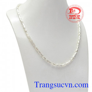 Trang sức bạc từ lâu đã được nhiều người dùng để thể hiện phụ kiện đeo hợp xu hướng thời trang.