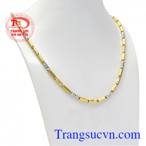 Dây chuyền nam vàng độc đáo được thiết kế dạng khúc độc đáo và trẻ trung. 