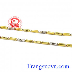 Với phái mạnh, chiếc dây chuyền phù hợp chính là cách để thể hiện bản lĩnh, cá tính riêng. Dây chuyền nam vàng độc đáo