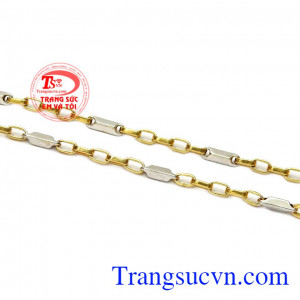 Chế tác từ chất liệu vàng tây 18k đảm bảo độ bền đẹp với thời gian. Dây chuyền nam vàng lãng tử