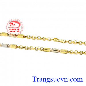 Dây chuyền nam vàng quyết thắng thích hợp làm món quà sinh nhật hoặc những dịp ý nghĩa như lễ tốt nghiệp.