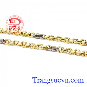 Với kích cỡ tương đối sẽ giúp người dùng luôn thoải mái và đầy tự tin. Dây chuyền vàng ấn tượng