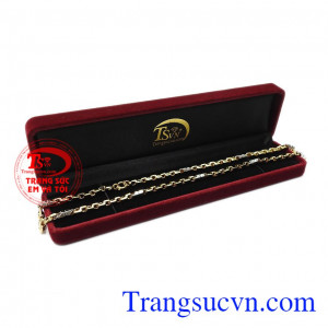 Dây chuyền vàng ấn tượng là sản phẩm mà phái mạnh luôn muốn sở hữu.