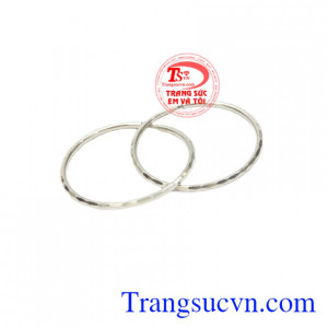 Không những để làm đẹp đôi bông tai còn giúp phái đẹp có thể cản gió mang đến sức khỏe dành cho người đeo.