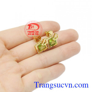 Sản phẩm phù hợp cho những cô nàng mệnh Mộc và mệnh Hỏa mang lại may mắn đến cho người đeo.