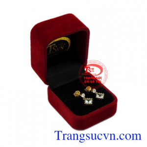 Hoa tai Topaz nữ tính món quà ý nghĩa dành cho bạn.