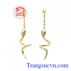 Hoa tai vàng tuổi Tỵ cá tính thiết kế bằng vàng 18k tinh xảo và sắc nét