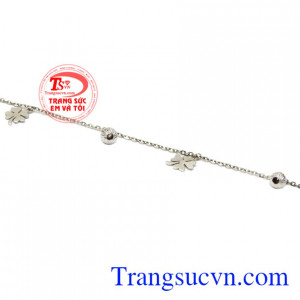 Khi các chàng trai tặng lắc chân cho người con gái mình thích như muốn chứng tỏ tình cảm sâu đậm dành cho cô gái ấy.