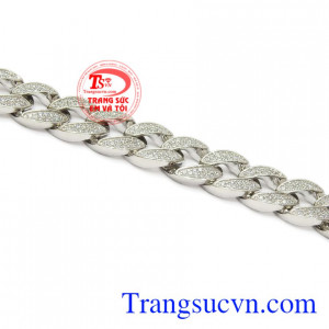 Chiếc lắc tay sẽ phù hợp cho những buổi đi chơi dạo phố hay đi du lịch tạo điểm nhấn.