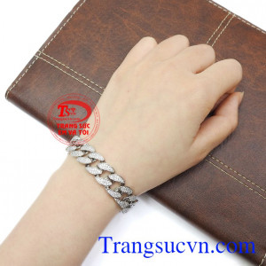 Lắc nam vàng trắng thành đạt mang lại khí chất cho phái mạnh.