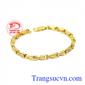 Lắc tay vàng phái mạnh được chế tác từ vàng tây 10k bền đẹp, sáng bóng. 