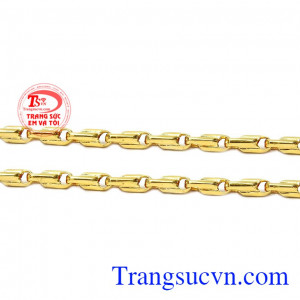 Kiểu dáng nam tính thích hợp cùng nhiều kiểu trang phục. Lắc tay vàng phái mạnh