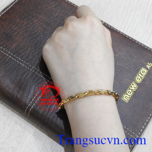 Sản phẩm được bảo hành chu đáo, giao hàng toàn quốc. Lắc tay vàng phái mạnh