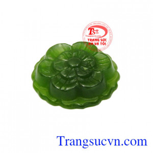 Sản phẩm có thể bọc vàng tạo nên vẻ sang trọng vừa mang lại vẻ may mắn cho người đeo. 