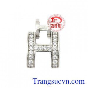 Mặt dây chữ H tinh tế chế tác tỉ mỉ, nhập khẩu từ Korea.