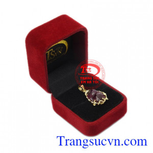 Mặt dây hồ lô bình an tourmalin chế tác từ vàng tây 14k và đá tourmalin thiên nhiên.