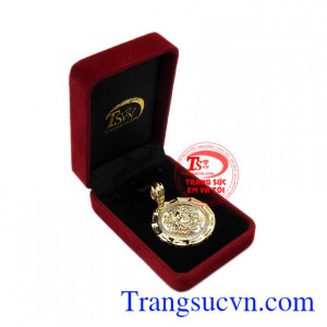 Mặt dây Medusa huyền thoại sự lựa chọn dành cho các chàng trai theo đuổi phong cách cá tính.