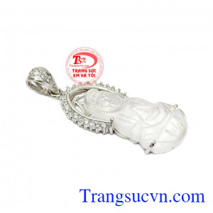 Mặt dây thạch anh phật bà đẹp được thiết kế vô cùng ấn tượng. 