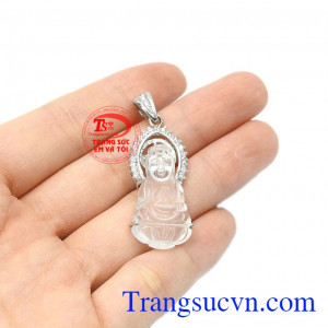 Sản phẩm phù hợp với nhiều độ tuổi, thích hợp cho mệnh thủy và mệnh kim. Mặt dây thạch anh phật bà đẹp