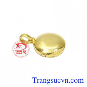Mặt dây vàng là món trang sức được nhiều người biết đến và sử dụng rất nhiều.