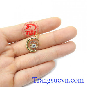 Sản phẩm cũng là món quà rất được phái đẹp mong chờ vào các dịp đặc biệt như sinh nhật, ngày kỉ niệm.