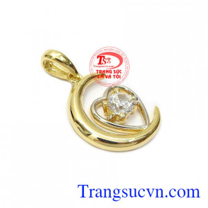 Mặt dây vàng 10k kết hợp với vẻ đẹp sáng lấp lánh của viên CZ là một trong những món trang sức được chị em đặc biệt ưa chuộng