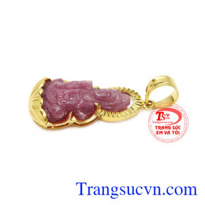 Ngài luôn nở một nụ cười hiền hậu nhân từ, lòng ta trở nên thanh tịnh và nhẹ nhàng hơn.