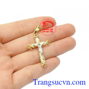 Đeo mặt dây Chúa mang lại bình an và may mắn trong cuộc sống.