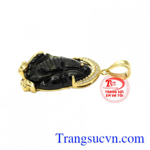 Ngoài ra, hình ảnh cá chép ngậm ngọc còn là biểu tượng của sự thăng tiến công danh và nổi tiếng. Mặt tourmalin cá chép ngậm ngọc