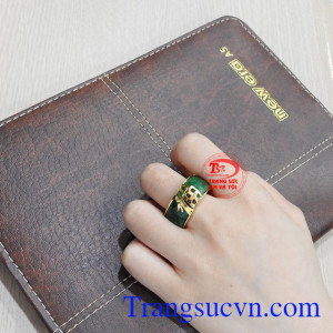 Nhẫn nam chữ Phúc cẩm thạch sẽ là món quà thật ý nghĩa dành tặng cho người thân và bạn bè.