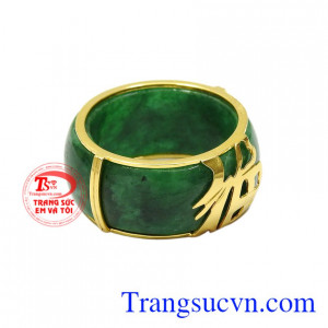 Vì vậy, đầu năm người ta thường chọn những sản phẩm có chữ Phúc với hy vọng có một năm yên ấm, một cuộc sống hạnh phúc và tương lai tươi sáng.