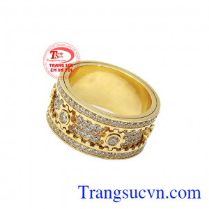 Kiểu dáng mới lạ mang đến cho phái mạnh một sản phẩm độc đáo, thể hiện bản lĩnh. Nhẫn nam xoay bánh răng độc đáo