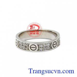 Nếu như có cô nàng nào đang băn khoăn không biết nên chọn mẫu mã trang sức nào, để thể hiện được cá tính thì đây sẽ là lựa chọn hoàn hảo cho các cô gái.