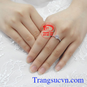 Nhẫn nữ vàng trắng chất lượng cao, giá cá hợp lý