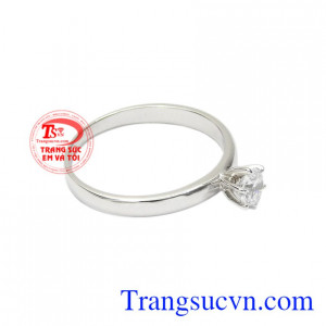 Ngày nay, nhẫn nữ vàng trắng được nhiều phái nữ ưa chuộng bởi chúng không chỉ thể hiện sự sang trọng mà còn rất thời thượng.