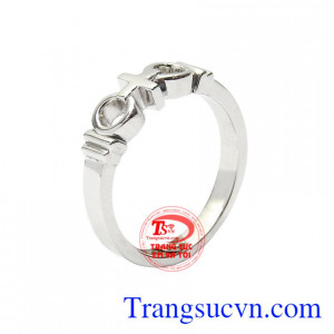 Nhẫn nữ vàng trắng xu hướng được chế tác kiểu dáng độc đáo mang lại vẻ cá tính cho người đeo.