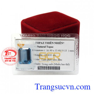 Đá Topaz là viên đá khai sinh cho tháng 12. Nó còn được nhiều người biết đến trong việc hỗ trợ chữa trị các bệnh về hệ tiêu hóa và tâm lý.