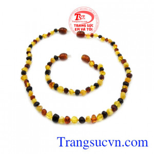 Hổ phách có rất nhiều công dụng như giúp các bé giảm đau đớn khi mọc răng, hay tốt cho hệ tiêu hóa của các bé.