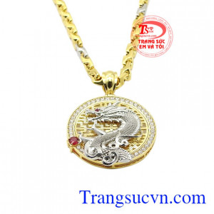 Bộ mặt dây rồng uy quyền phù hợp với nhiều phong cách thời trang.