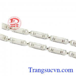 Các chi tiết được chế tác tỉ mỉ đem đến sản phẩm hoàn hảo. Dây chuyền bạc khoáng đạt